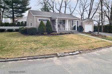 24 Fernwood Dr, Cranston, RI 02920 - photo 2