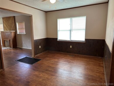 627 N Griffin Ave, Okmulgee, OK 74447 - photo 4