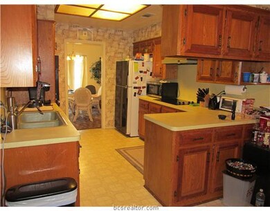 1804 Shadowwood Dr, College Station, TX 77840 - photo 7