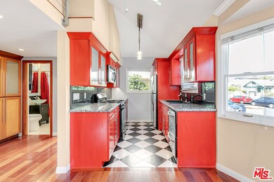 325 Vernon Ave unit 1, Venice, CA 90291 - photo 4