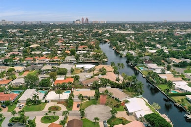 2106 NE 16th Ave, Wilton Manors, FL 33305 - photo 2