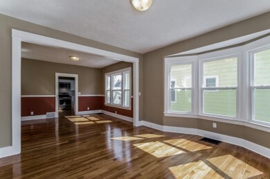 007-Living_Room-877178-mls