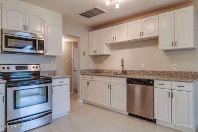 1020 S Siesta Ln Tempe kitchen