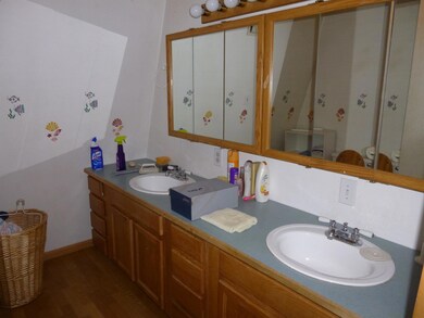 016_master bathroom