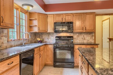 47 Hillando Dr, Shrewsbury, MA 01545 - photo 5