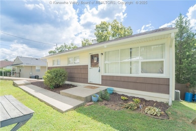 836 Walters Rd, Charleston, WV 25314 - photo 2