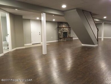 211 Post Hill Rd, Falls, PA 18615 - photo 7