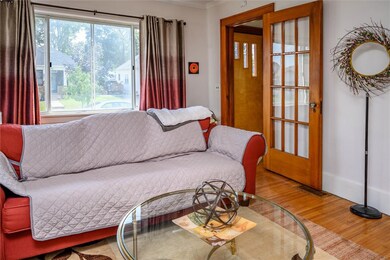 Large picture window in front has windows that open to allow the breeze in.