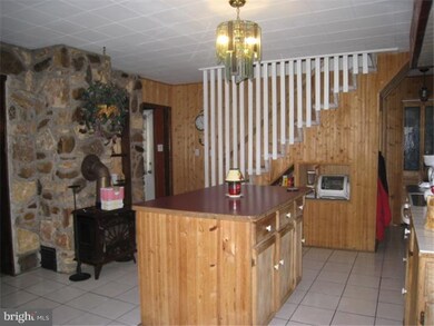162 Idlewild Rd, Levittown, PA 19057 - photo 5