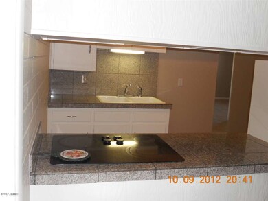 KITCHEN PASS-THRU