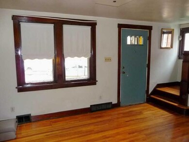 Entry/Foyer.