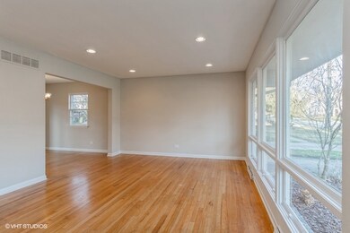 829 S Wright St, Naperville, IL 60540 - photo 2