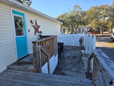 Deck featuring fence