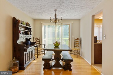 8849 Woodlawn Way, Springfield, VA 22153 - photo 4