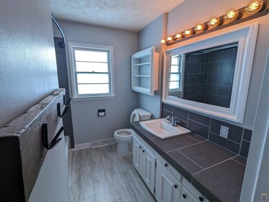 1117 SW Armagh St, Topeka, KS 66611 - photo 6
