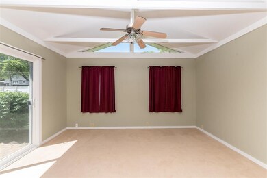 614 Westerfield Rd, Davenport, IA 52806 - photo 5