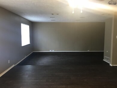 1402 Hunt St, Wichita Falls, TX 76302 - photo 2