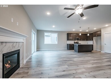 585 NE Fern Ave, Dallas, OR 97338 - photo 2