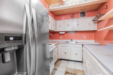 Westgate Park Condominium unit 114, Yonkers, NY 10703 - photo 5