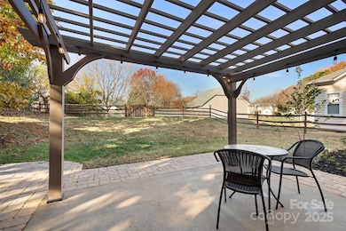 20332 Colony Point Ln, Cornelius, NC 28031 - photo 3