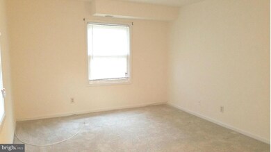 3890 Lyndhurst Dr unit 202, Fairfax, VA 22031 - photo 6