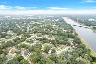 3606 Wisperbreath Ln, Tampa, FL 33619 - photo 4