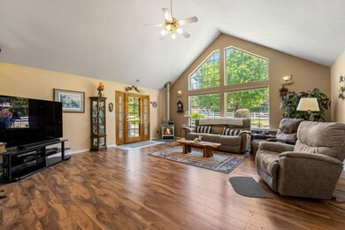 536 Soldier Creek Rd, Grants Pass, OR 97526 - photo 4