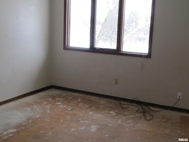 3766 Eastwood Ct, Bettendorf, IL 52722 - photo 5