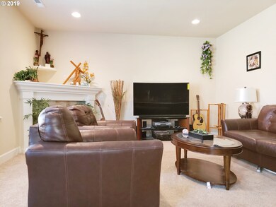 15607 SE Kingbird Dr, Clackamas, OR 97015 - photo 4