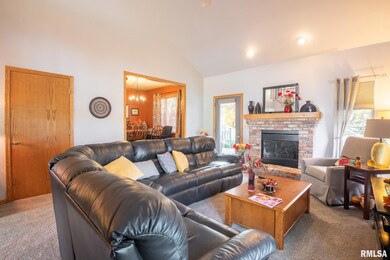 5519 N Pepperwood Ct, Peoria, IL 61615 - photo 6