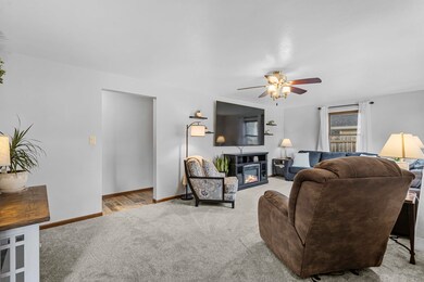 906 Silver St, de Pere, WI 54115 - photo 7