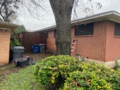 1114 E Five Mile Pkwy, Dallas, TX 75216 - photo 2