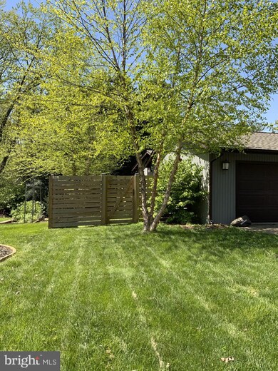 5346 Black Oak Dr, Fairfax, VA 22032 - photo 2