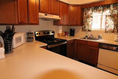 8 Hayes Dr unit 39, Woodstock, NH 03262 - photo 2