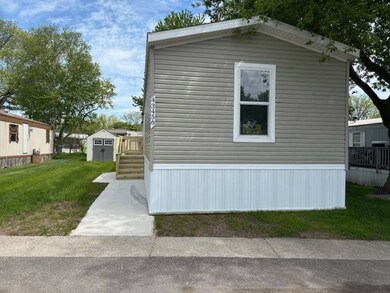 43132 Pontchartrain Ave unit 52, Sterling Heights, MI 48314 - photo 2