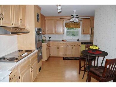 Kitchen Ample counter space, built-in double ovens