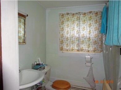 47 Mechanic St, Winchester, NH 03470 - photo 4