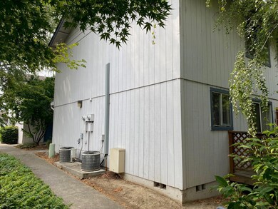 799 Spring St, Medford, OR 97504 - photo 4