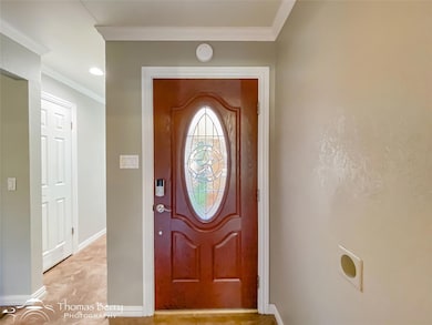 Foyer entrance featuring baseboards and ornamental