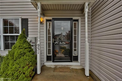 951 Ramblewood Ln, Freemansburg, PA 18017 - photo 2