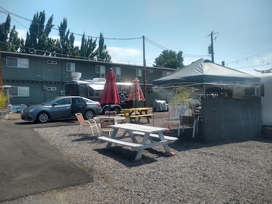 719 Bennett Ave, Medford, OR 97504 - photo 4