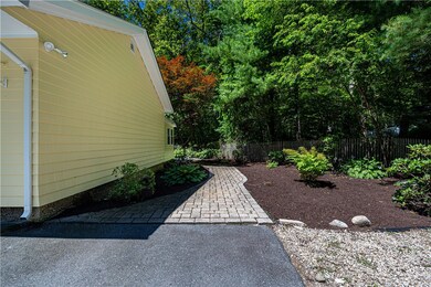 39 Blueberry Ln, North Scituate, RI 02857 - photo 5