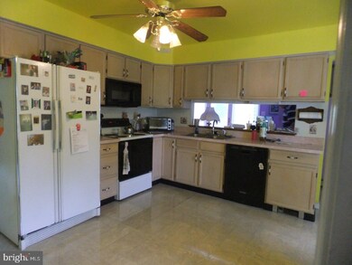 16 Tower Cir, Perkasie, PA 18944 - photo 5