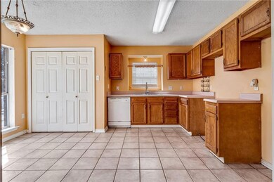 Kitchen / breakfast nook