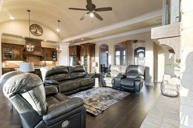 209 Martin Dr, Granbury, TX 76049 - photo 5