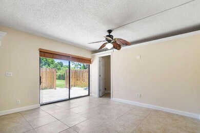 1694 Forest Lakes Cir-small-005-020-Dini