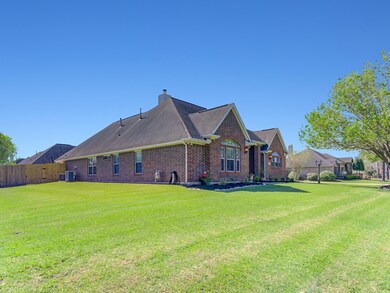 3364 Clearwood Cir, Alvin, TX 77511 - photo 2