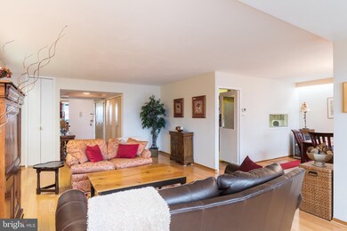 Watergate East Residences unit 603-N, Washington, DC 20037 - photo 4