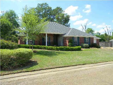 943 Eagles Nest Dr, Byram, MS 39272 - photo 2