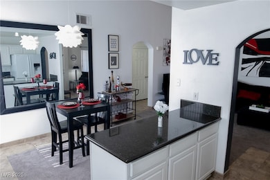 Kitchen island/ breakfast bar